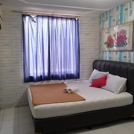 Venice Guest House Redpartner Jakarta Exterior photo