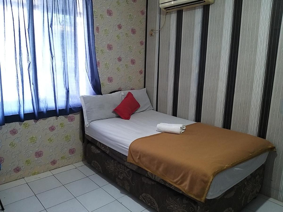 Venice Guest House Redpartner Jakarta Exterior photo